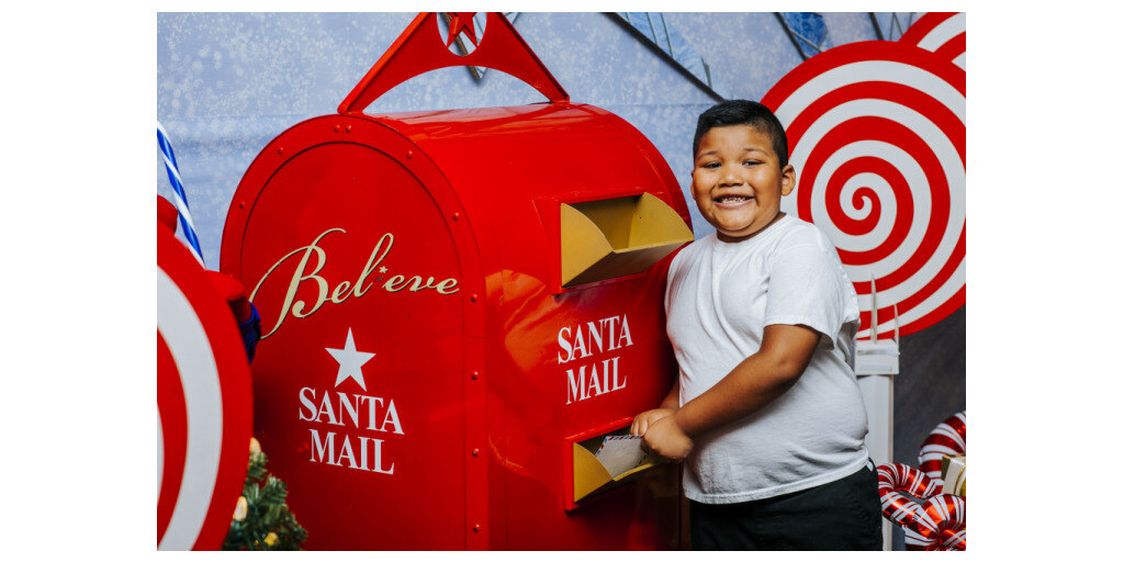 Pastor_&_Macys_Believe_Mailbox